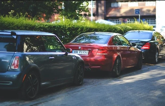 Evită orice fel de pericol la care ți-ai putea expune mașina. Află cum poți face astafoto: pexels.com