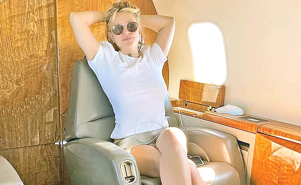 
    Cântăreața  se relaxează  în  Hawaii  