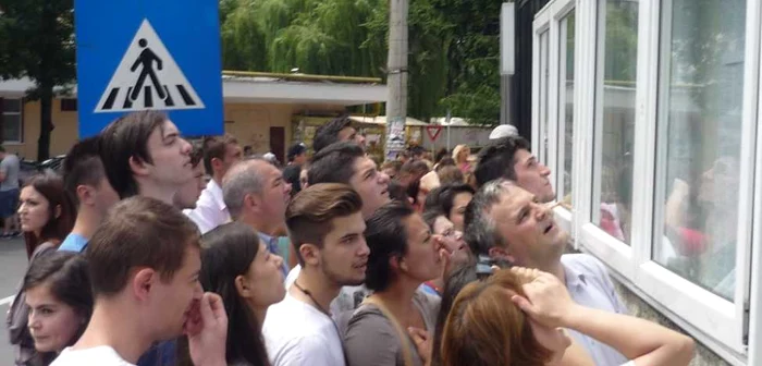 Rezultatele la Bacalaureat au fost afişate luni la ora 12.00 FOTO Florin Jbanca