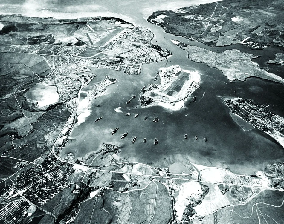 Baza navală americană de la Pearl Harbour, cu puțin timp înainte de atacul japonez