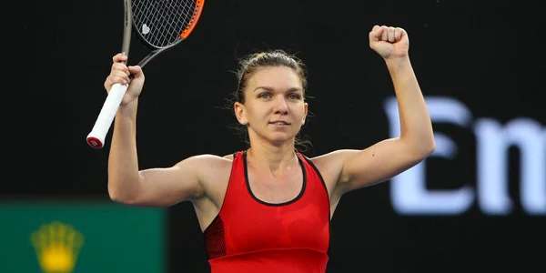 Simona Halep in timpul si dupa partida cu Eugenie Bouchard FOTO Guliver / Getty Images / Mark Kolbe 