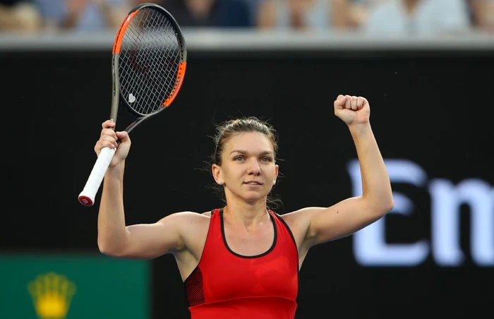 Simona Halep in timpul si dupa partida cu Eugenie Bouchard FOTO Guliver / Getty Images / Mark Kolbe 