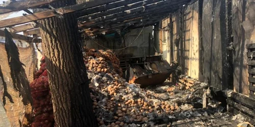 Urmele incendiului provocat de interlopi la Tecuci FOTO Sandu Oprea