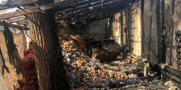 Urmele incendiului provocat de interlopi la Tecuci FOTO Sandu Oprea