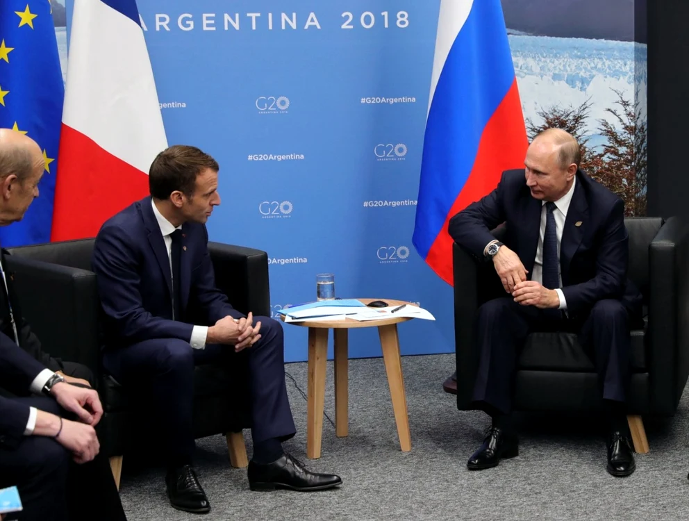 Emmanuel Macron si Vladimir Putin discutand in marja G20 de la Buenos Aires FOTO EPA-EFE