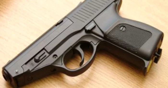 Bucureşti: Un şofer a fost lovit cu un pistol de un alt conducător auto