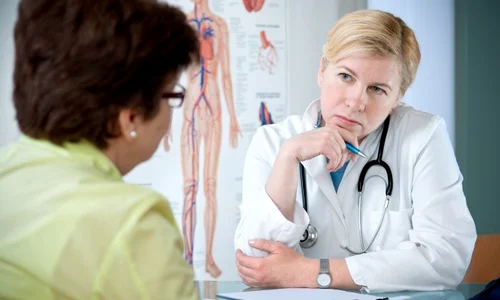 1 pacienta femeie la doctor shutterstock 49064557 jpg jpeg