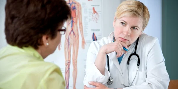 1 pacienta femeie la doctor shutterstock 49064557 jpg jpeg