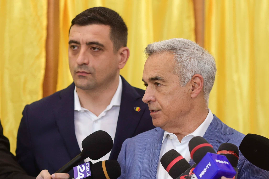 George Simion a venit la vot însoțit de Calin Georgescu FOTO Inquam Photos / Octav Ganea