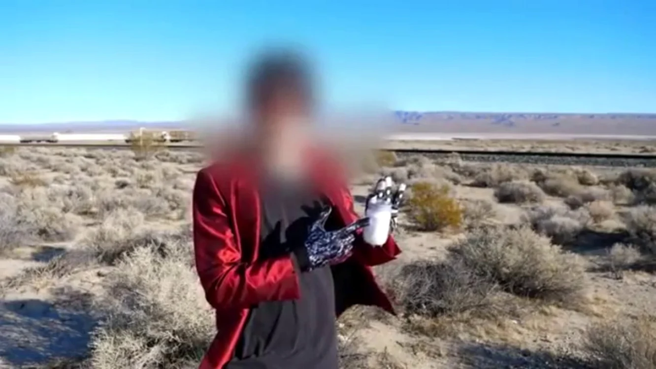 Un barbat care spune ca e calator in timp a povestit ce vor manca oamenii in 2075 FOTO Captura video