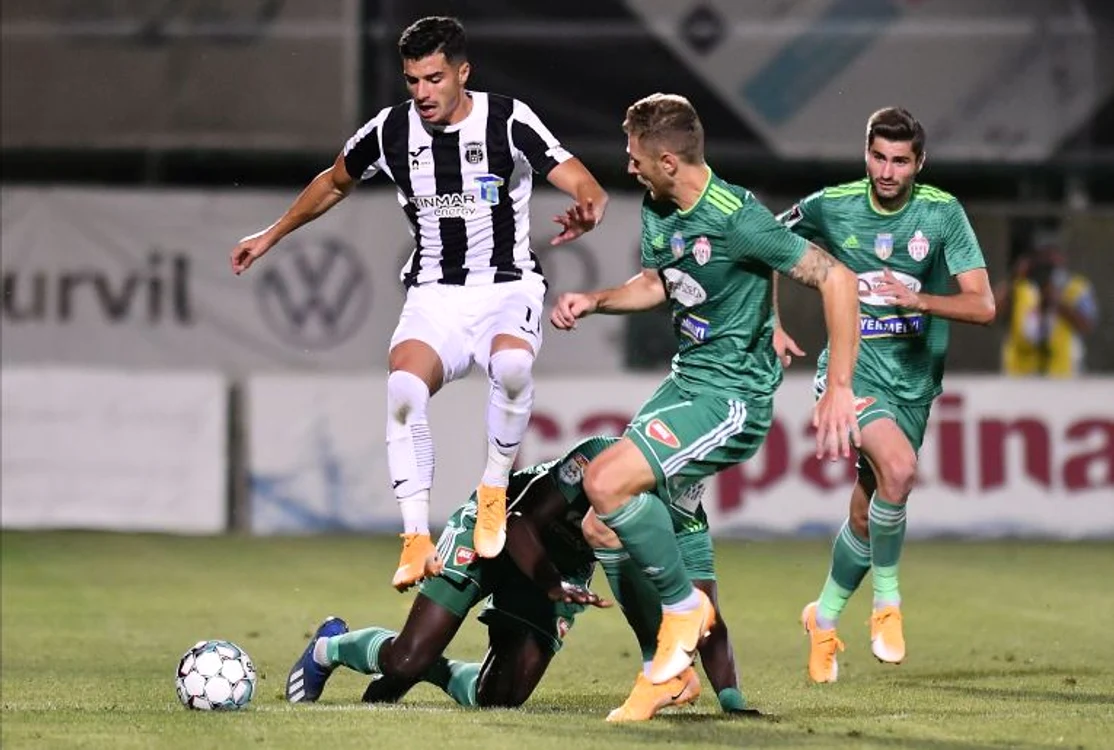 
    Valentin Gheorghe va trece de la Astra la FCSBFOTO: Sportpictures.eu  
