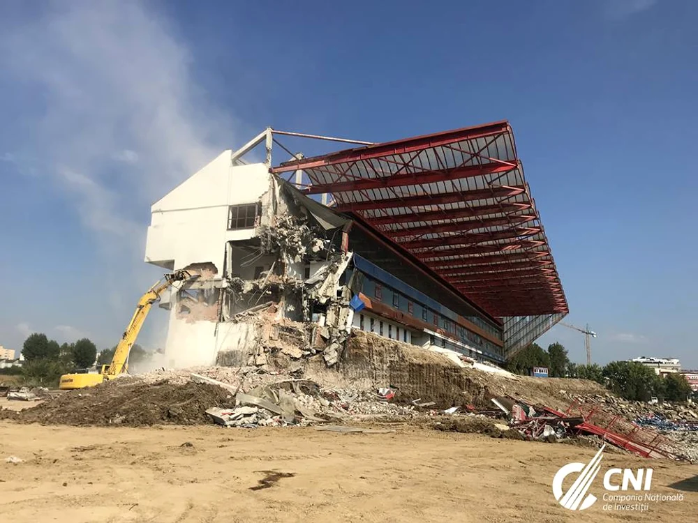 
    Stadionul Armatei a fost ras de pe faţa pământului în timp recordSursa foto: Facebok-CNI  