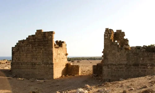 Poarta Tauchira de la Ptolemais, în 2006 (© Miron Bogacki)