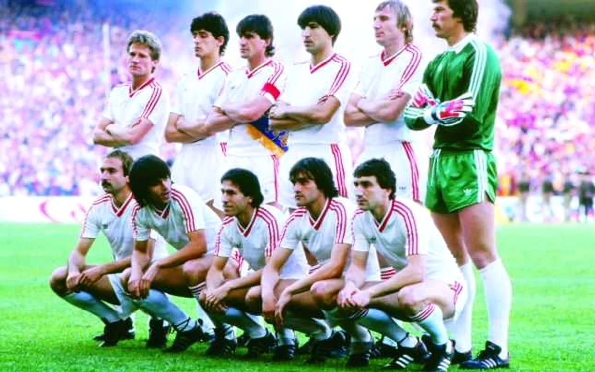Lucian Bălan (foto mijloc, jos) , fost jucător la Staua în anii de glorie   Foto: Corbis