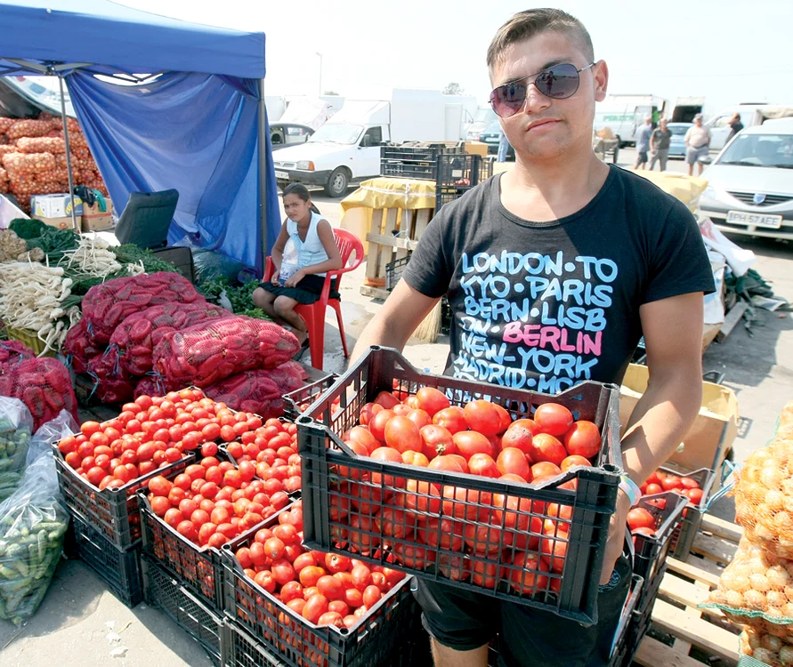 Deşi au apărut primele legume de toamnă, oamenii nu se înghesuie să cumpere ca în anii trecuţi