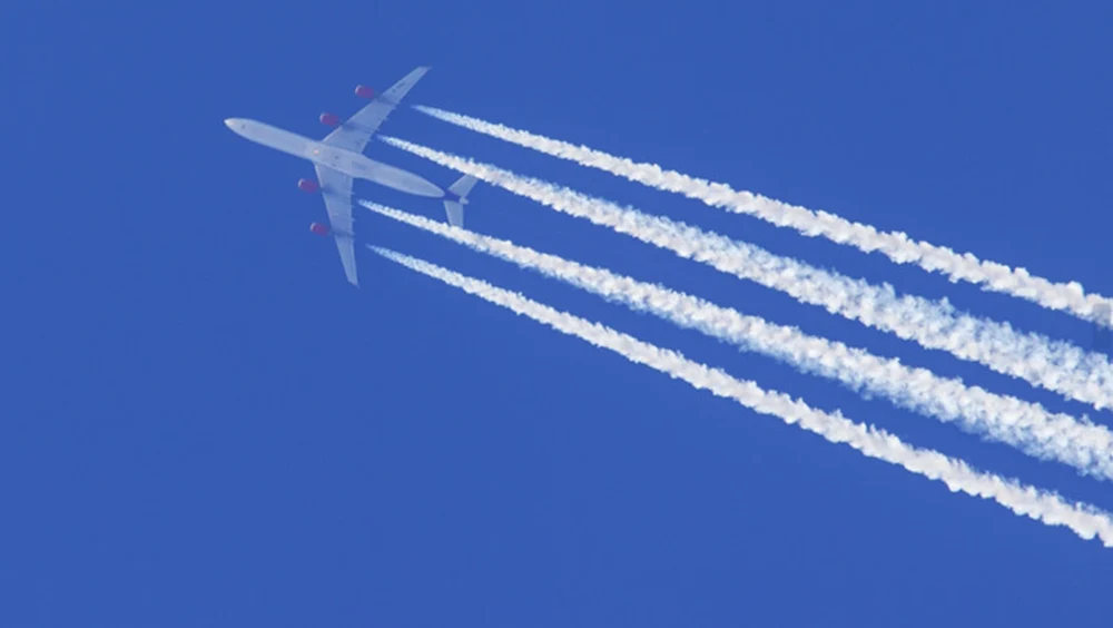 Joaca inconștientă a unor adolescenţi din Satu Mare: au îndreptat un fascicul laser spre cabina unui avion care ateriza