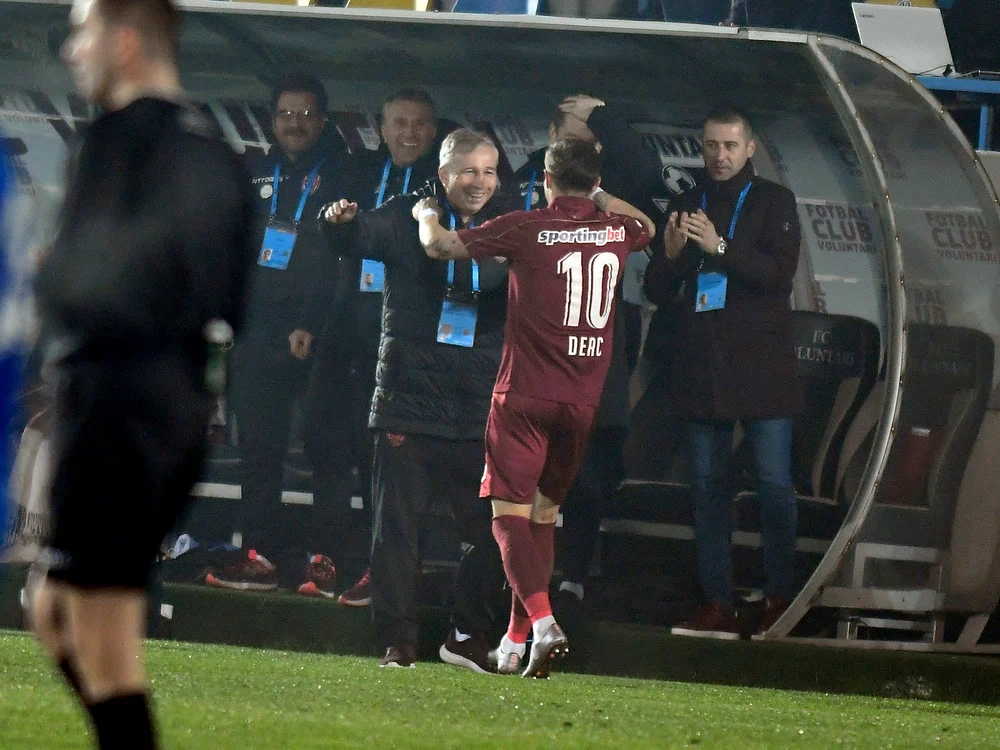 
    Dan Petrescu l-a felicitat pe Ciprian Deac pentru execuția cu care a marcat în meciul de la VoluntariFoto: Sport Pictures  