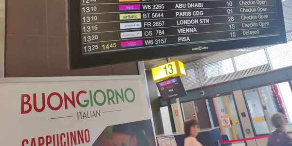zbor Wizz Air întârziat pe Aeroportul Otopeni jpg