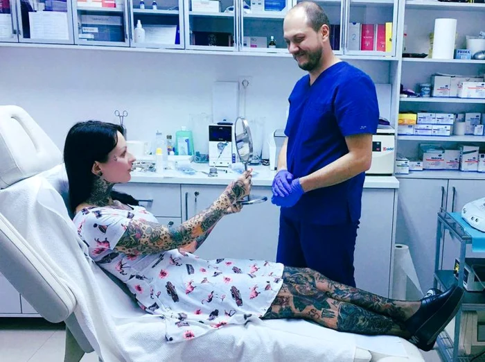 Femke se operează peste tot