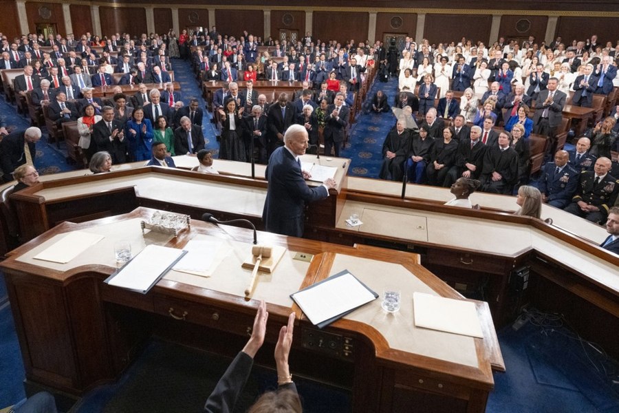 Biden glumește pe tema vârstei sale într-un discurs istoric: „Unele lucruri devin mai clare”. Mesaj ferm pentru Putin și critici la adresa lui Trump