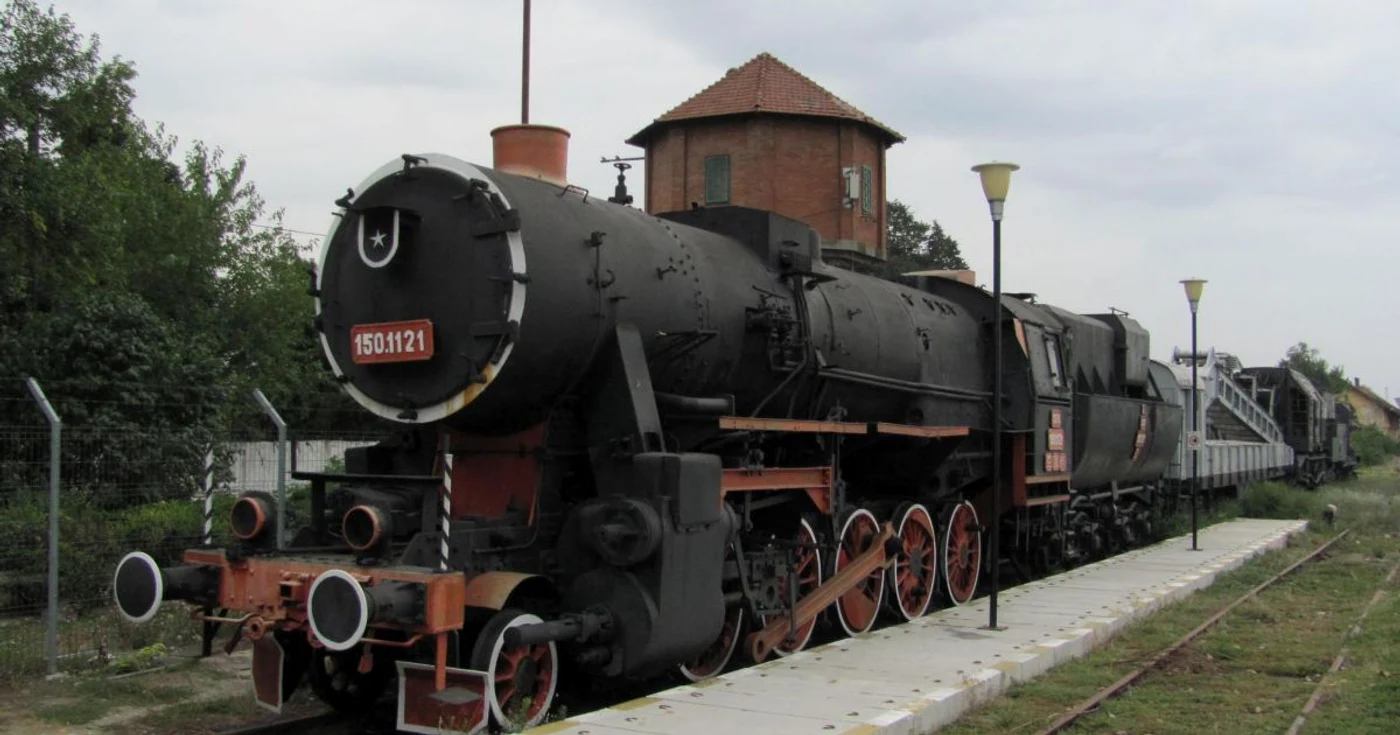 Locomotiva a ajuns în posesia lui Marcel Vela, primarul Caranseşebului Foto: Ştefan Both