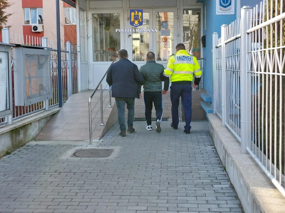 Unul dintre răpitorii copilei de 14 ani din Tălmaciu Sibiu dus la audieri Sursă IPJ Sibiu