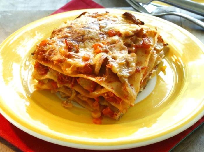 O lasagna bună nu trebuie să conţină neapărat carne. Este la fel de delicioasă şi cea cu legume