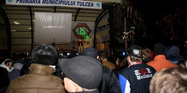 Tulcenii au asistat în număr mare la spectacolul artistic