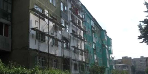 Reşiţa: Constructorii folosesc la muncă persoane neangajate