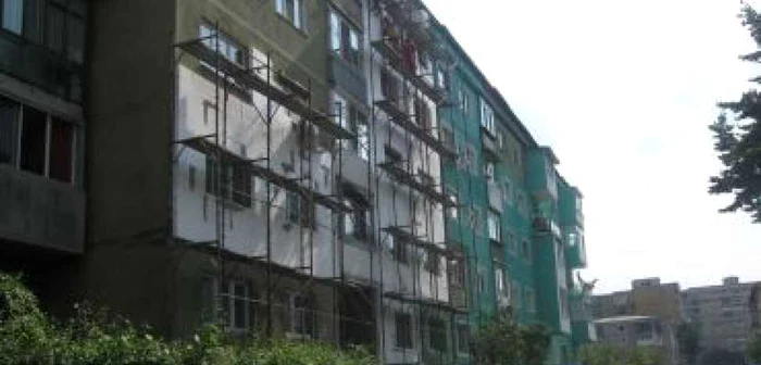 Reşiţa: Constructorii folosesc la muncă persoane neangajate