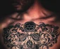 Alchimistu` și-a tatuat formula cafelei pe piept / Sursă foto: Click!