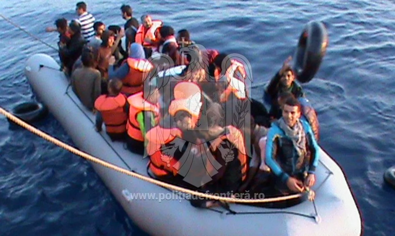 Oamenii au fost preluați de români și duși la mal, în portul Chios