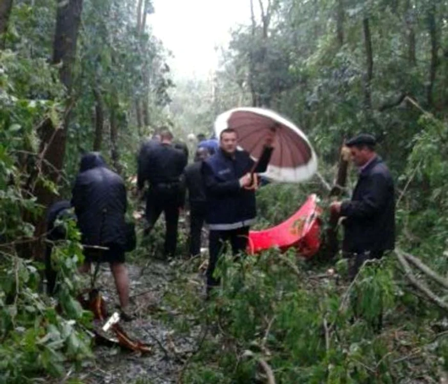 La fața locului au ajuns pompieri, polițiști, dar și echipe de salvatori Foto: IGP Republica Moldova