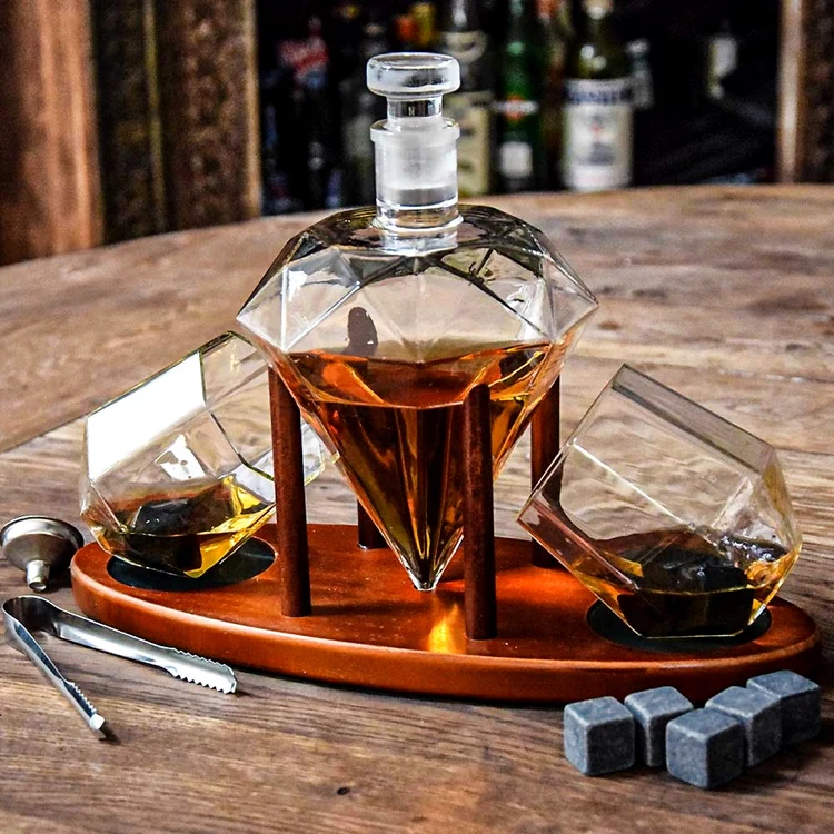 Set cadou decantor Sticla Diamant cu doua pahare Deluxe