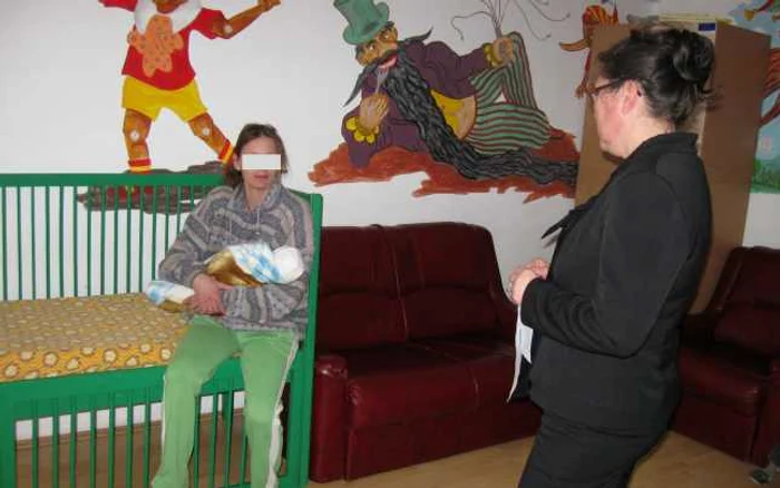 Femeia este internată la centrul maternal