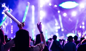 crowd of concert stage lights and people fan audie 2023 11 27 05 23 21 utc 1536x1024 jpg