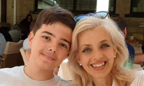 1 bianca brad si fiul sau luca 3 jpg jpeg