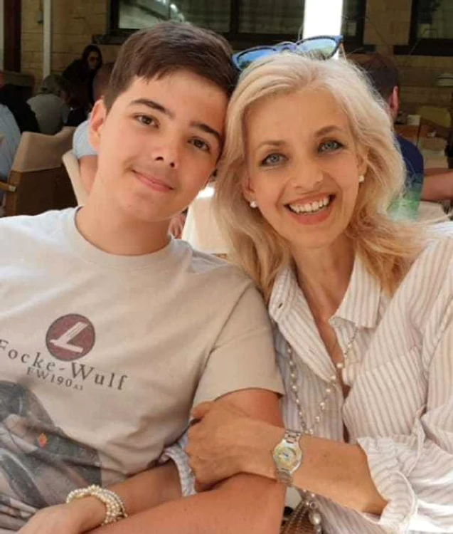 1 bianca brad si fiul sau luca 3 jpg jpeg