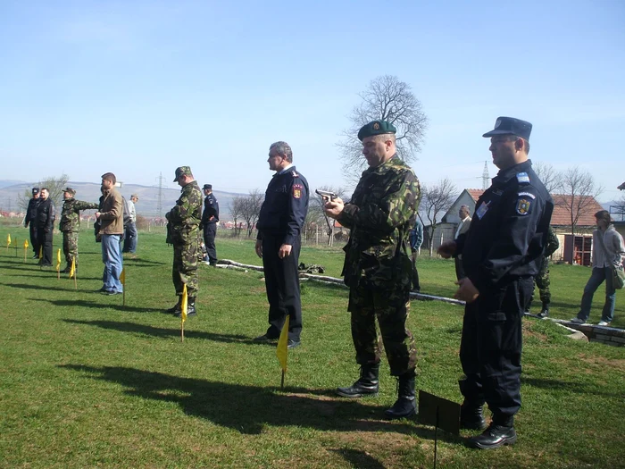 Trageri în poligonul militar