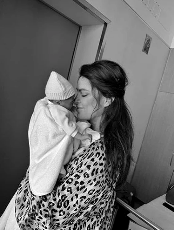 Catrinel Menghia a făcut recent o mini ședință foto alături de micuța eiFoto: Instagram