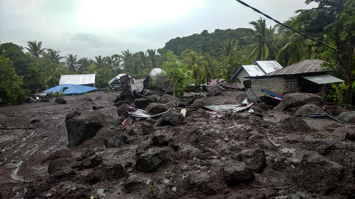 inundatii alunecari teren indonezia 4 aprilie 2021 foto epa efe