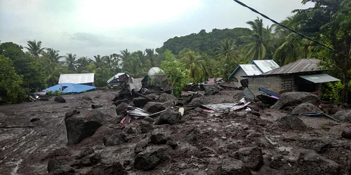 inundatii alunecari teren indonezia 4 aprilie 2021 foto epa efe