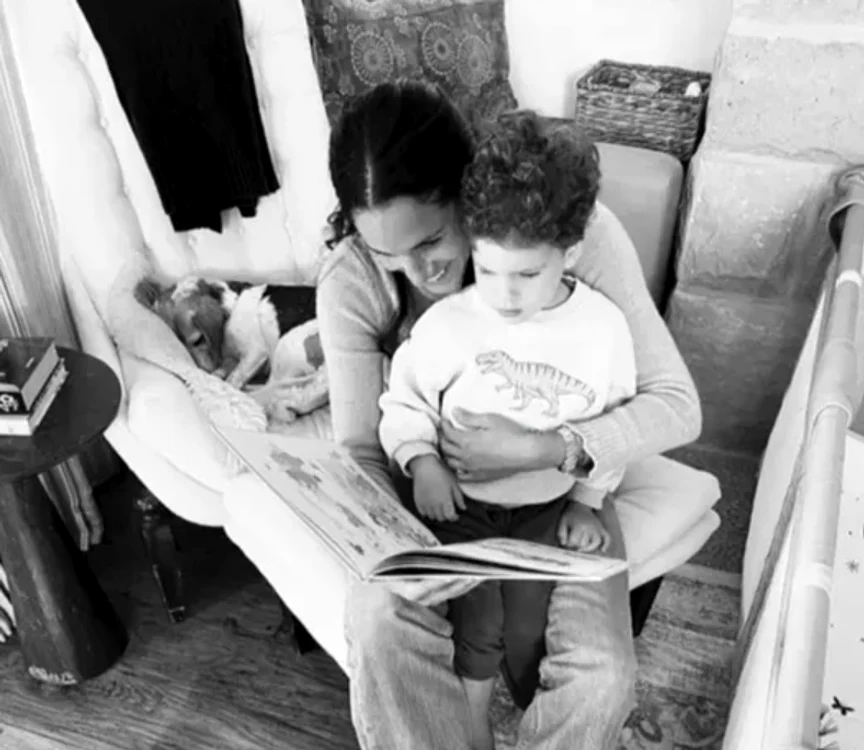 meghan markle si archie (1) jpg