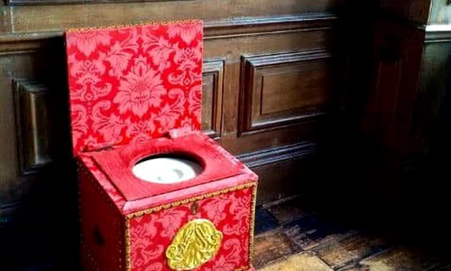 Norme de igienă la 1700: spălatul este periculos, toaleta o gaură în pământ     în rest parfum cât cuprinde jpeg