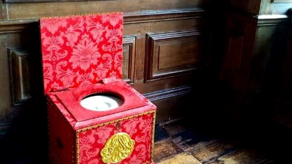 Norme de igienă la 1700: spălatul este periculos, toaleta o gaură în pământ în rest parfum cât cuprinde jpeg