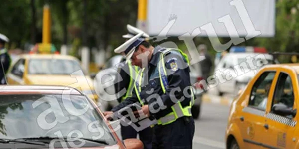 Poliţiştii continuă cercetările