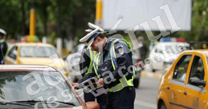 Poliţiştii continuă cercetările