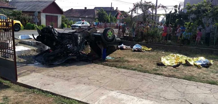 Cei şase sătmăreni care se aflau în autoturism au murit pe loc. Sursa foto.Ovidiu Domide