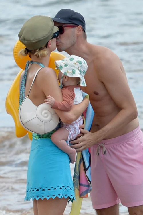 Paris Hilton și Carter Reum, vacanță în Maui, Foto Profimedia (3) jpg