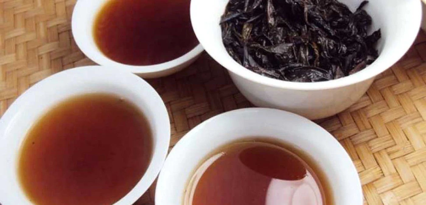 Frunzele de ceai Da Hong Pao sunt recoltate numai din anumite zone de pe muntele Wuvi, din China, singurele unde se mai păstrează culturile originale, vechi de sute de ani. FOTO odditycentral.com